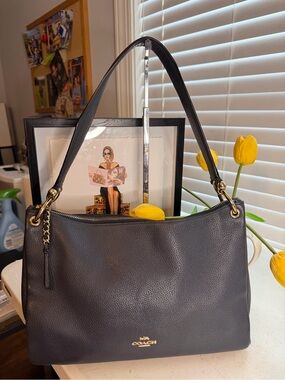 Coach Navy Pebbled Leather Shoulder Bag | Gold Hardware | Authentic